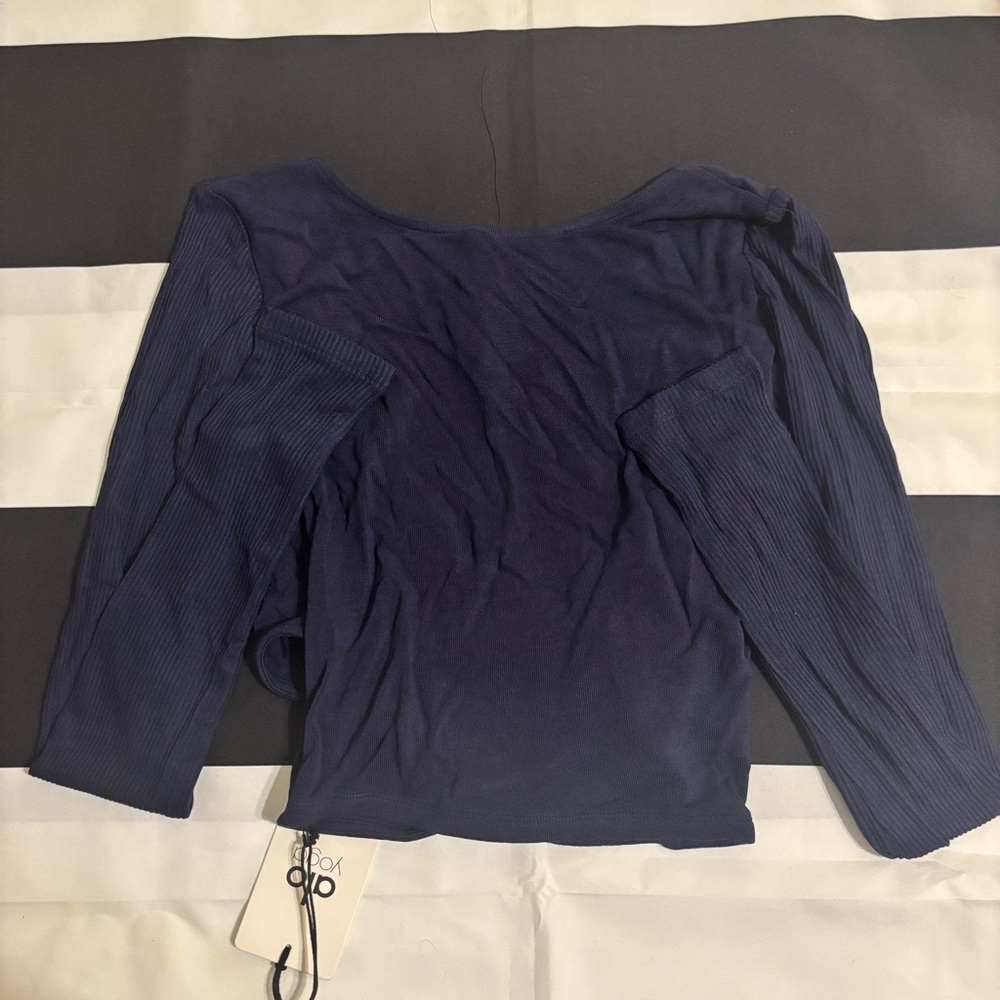 BNWT ALO Yoga Amelia Long Sleeve Crop Top XS - Picture 3 of 6